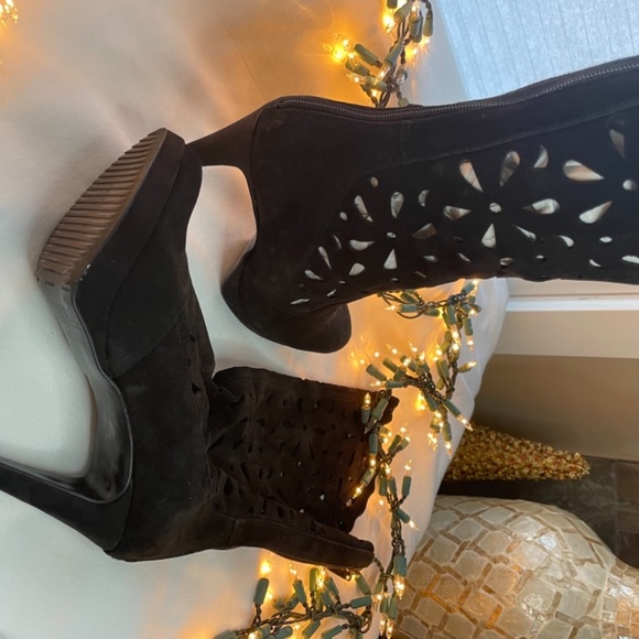 Cuple (designer from Spain.. made in Spain ) cut out Suede boot - Picture 9 of 9